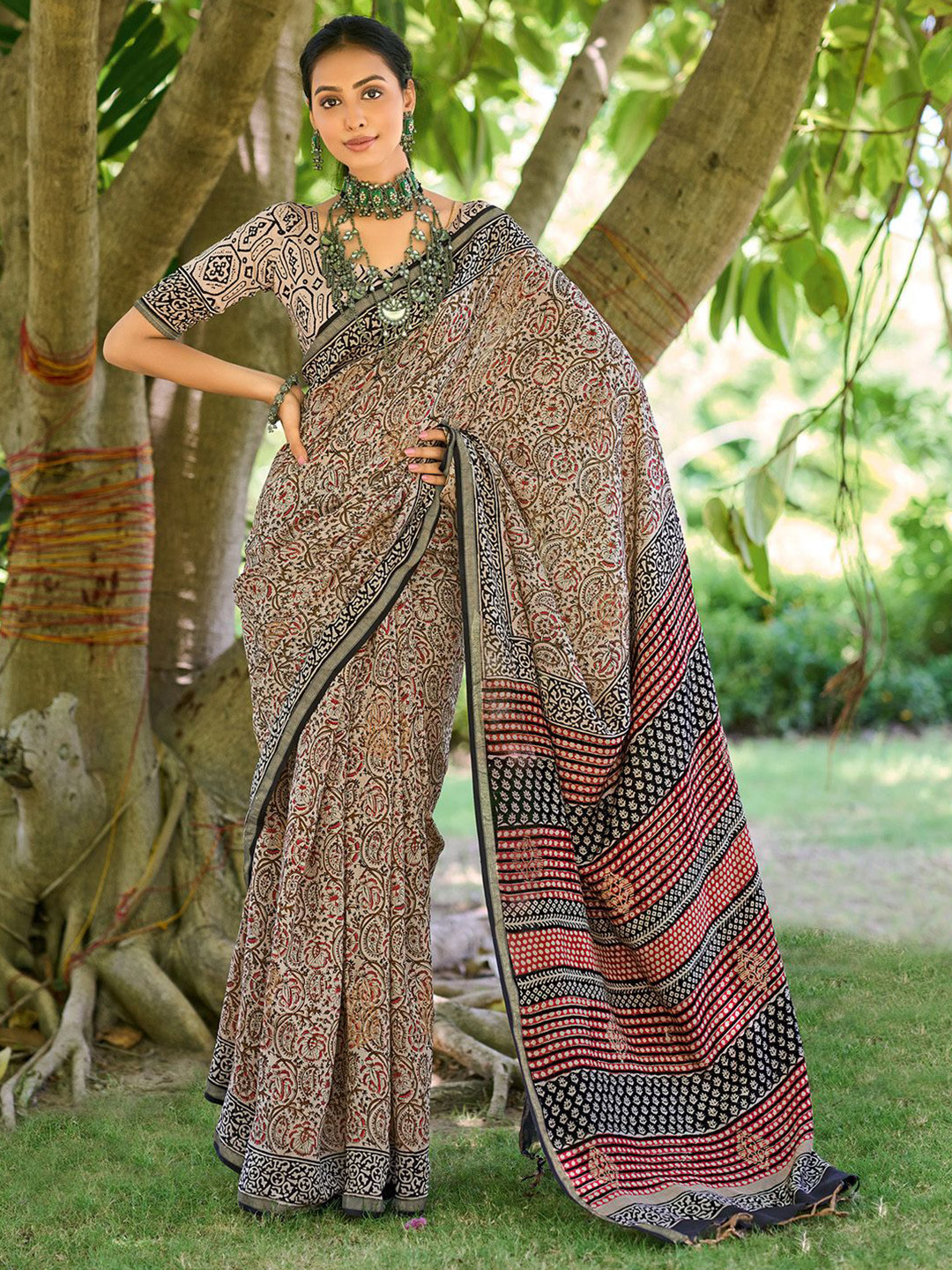 Mitera Ethnic Motifs Block Printed Saree With Matching Blouse