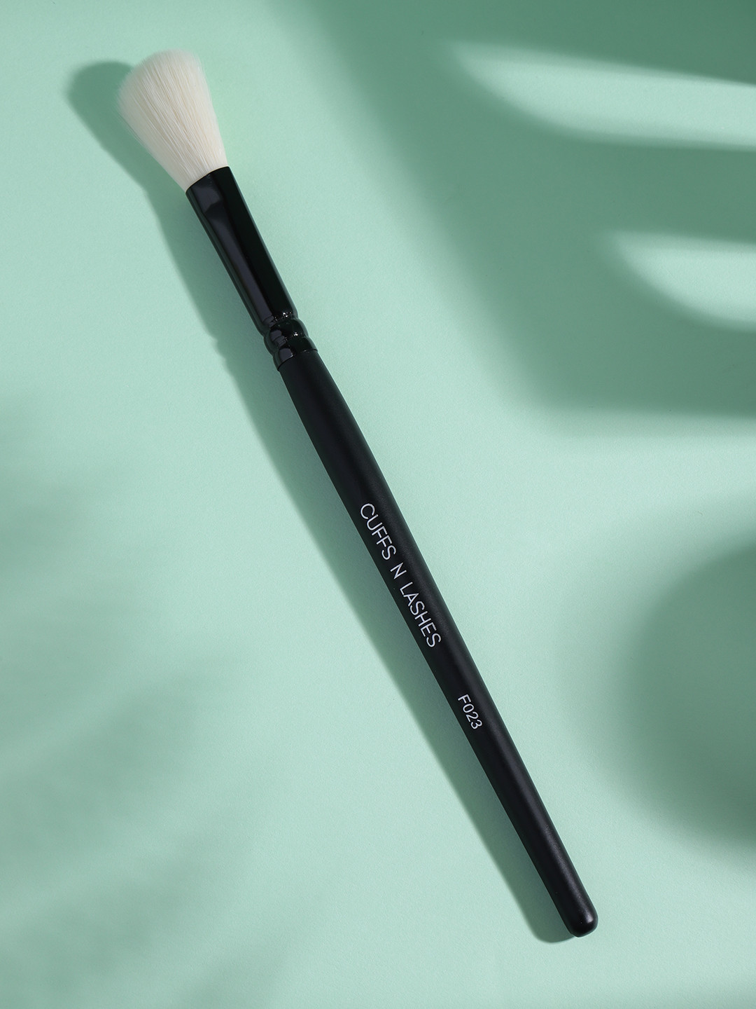 Cuffs N Lashes Highlighter Makeup Brush F023