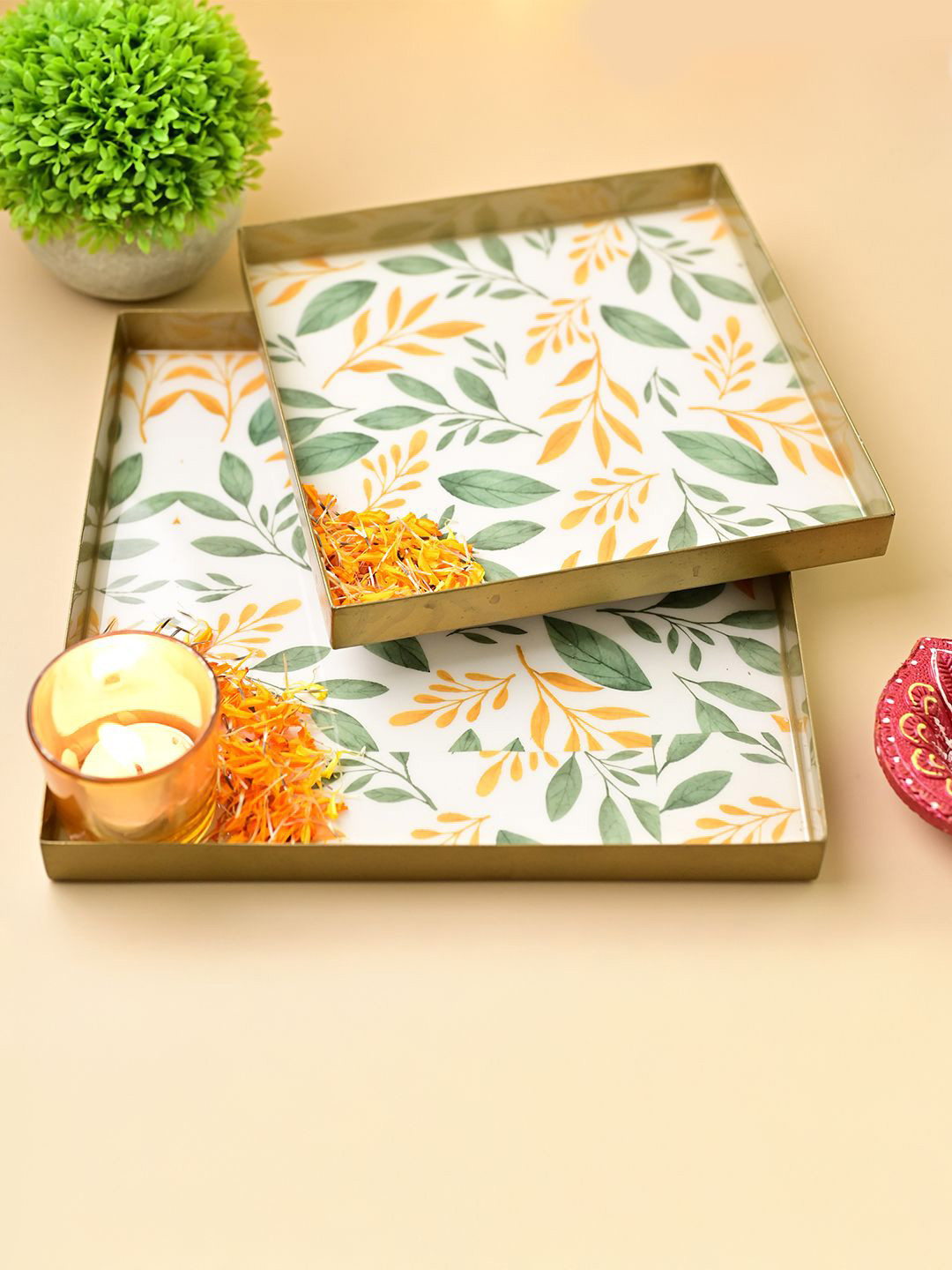 Market99 Gold-toned & Yellow 2 Pieces Floral Printed Square Tray