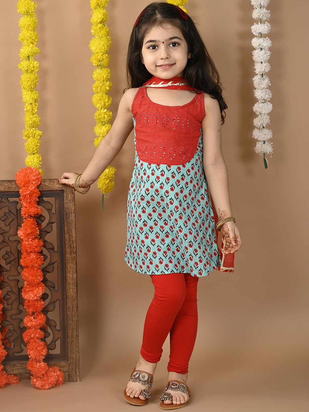 Here&Now X Kinder Kids Girls Ethnic Printed Pure Cotton Kurta With Leggings & Dupatta