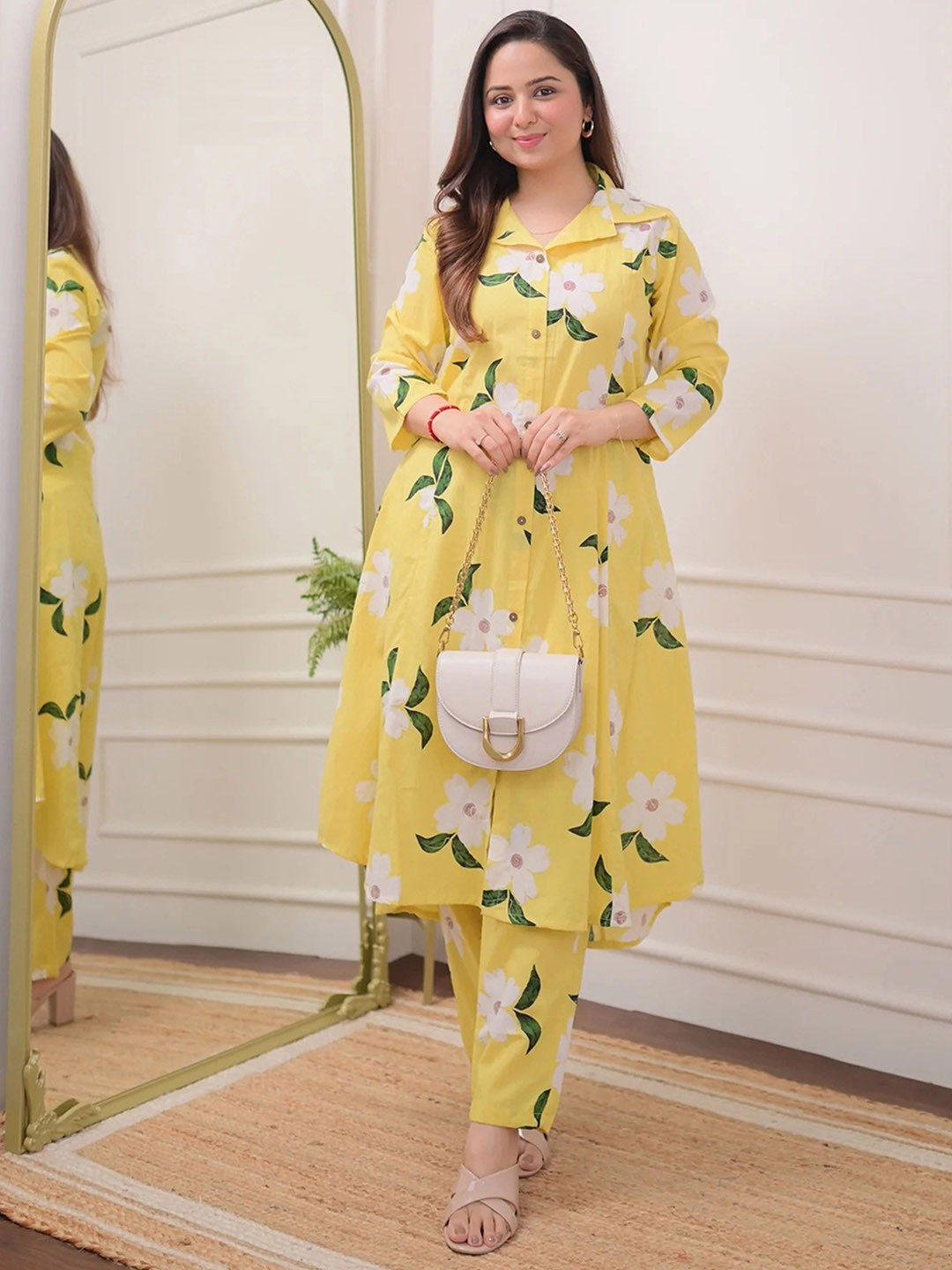 Light Daisy Women Pure Cotton Floral Printed Regular Kurta with Trousers