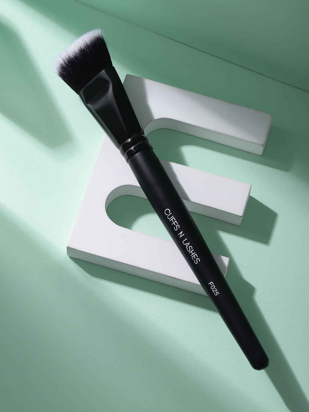 Cuffs N Lashes Big Bronzer & Contour Makeup Brush F025