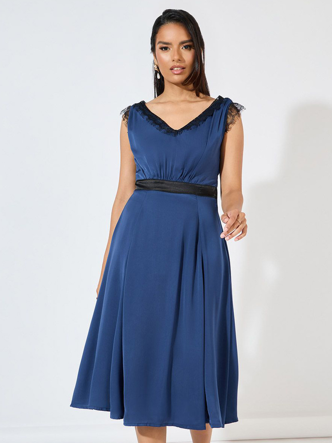 Styli Navy Blue V-Neck Sleeveless Lace Insert A-Line Midi Dress