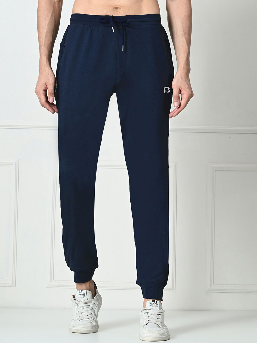 Bildos Men Solid Mid-Rise Trackpants