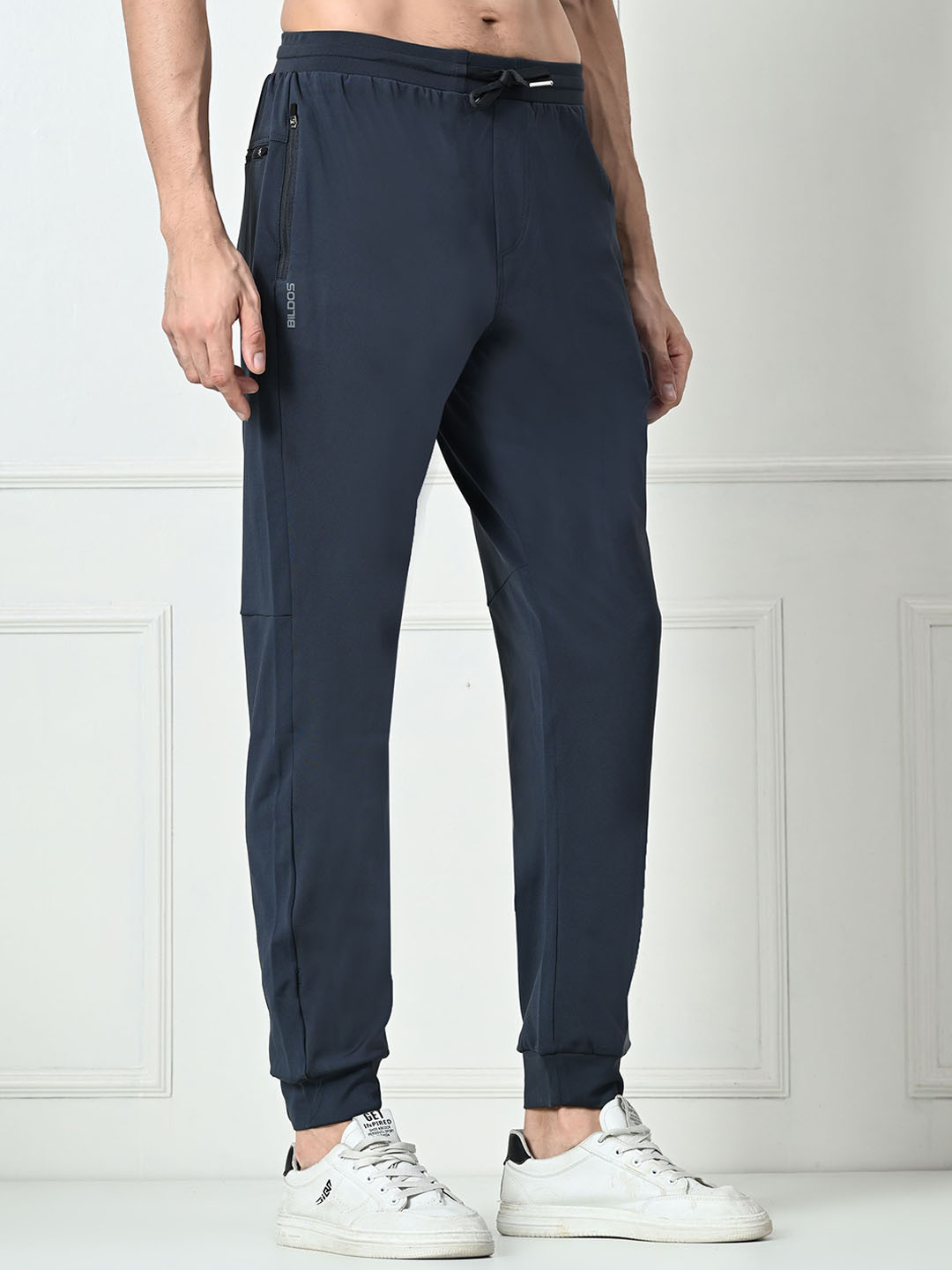 Bildos Men Solid Mid-Rise Trackpants