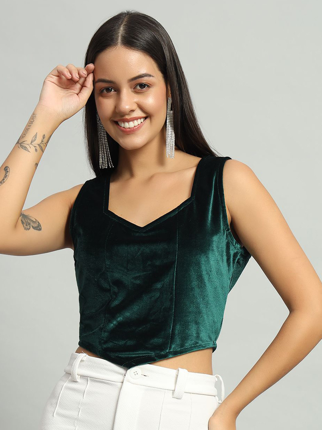 VAARARO Women Sleeveless Velvet Party Saree Blouse