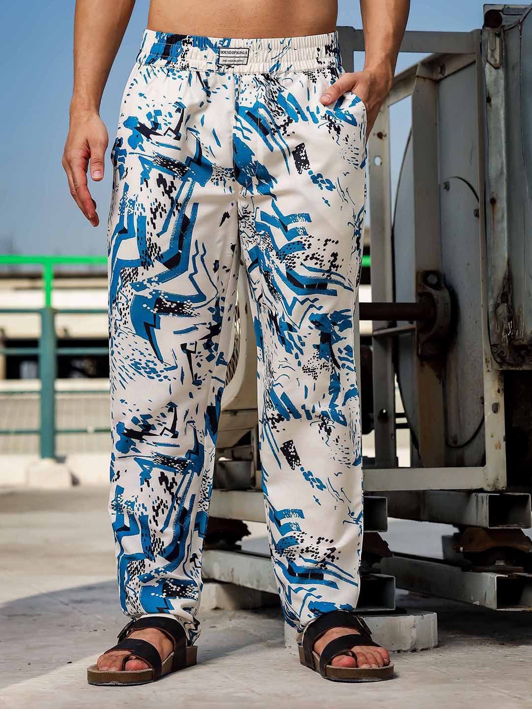 House of Koala Unisex Mid-Rise Regular Fit Printed All Day Slip-On Trousers