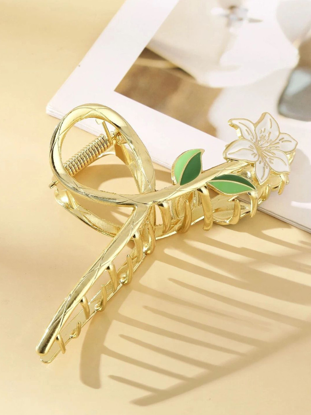fabula Women Enamel Lily Floral Shape Claw Clip