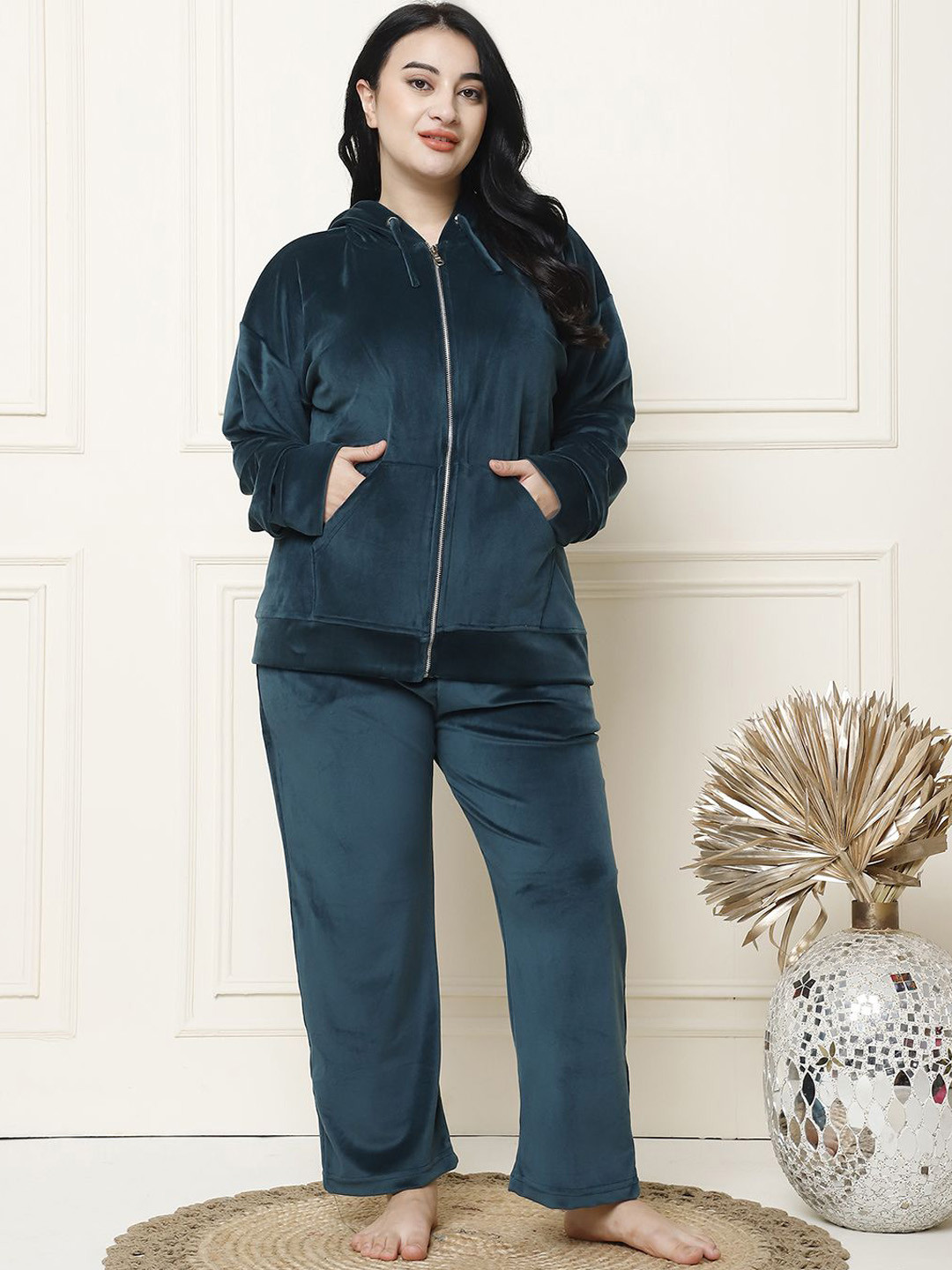 TAG 7 Women Velvet Hoodie Night Suit