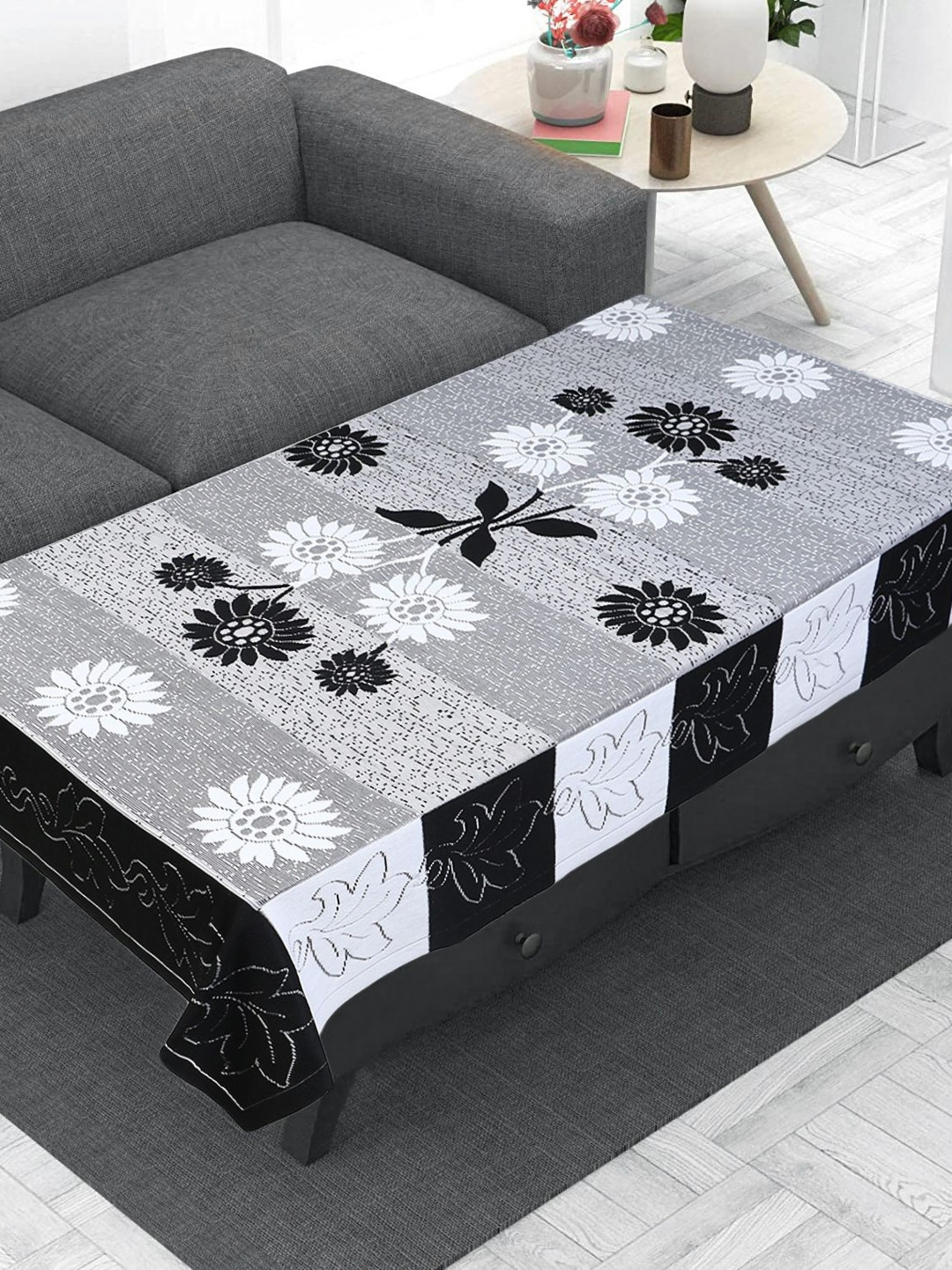 LooMantha Black and White Floral Anti-Skid Cotton 4-Seater Table Cover
