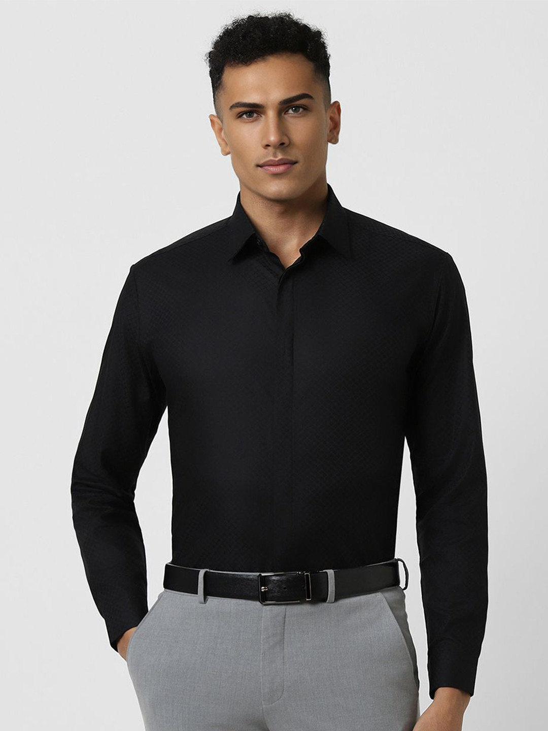 Van Heusen  Men Cutaway Collar Textured Cotton Slim Fit Formal Shirt