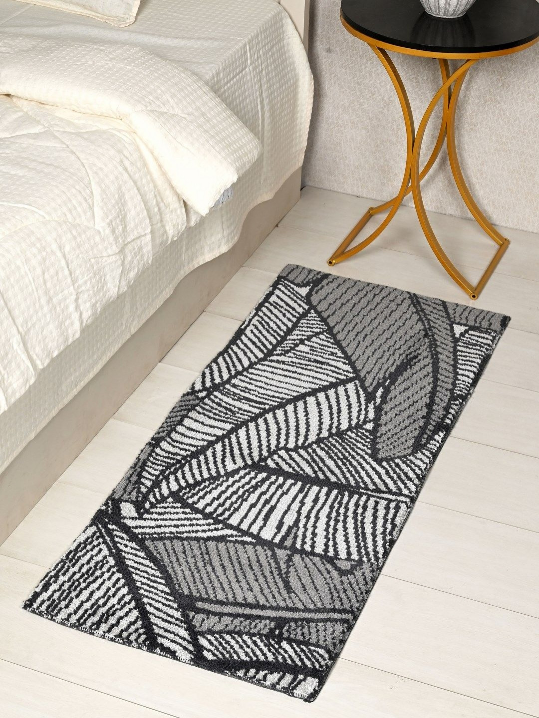 Saral Home Grey & White Leaves Textured Floor Runner