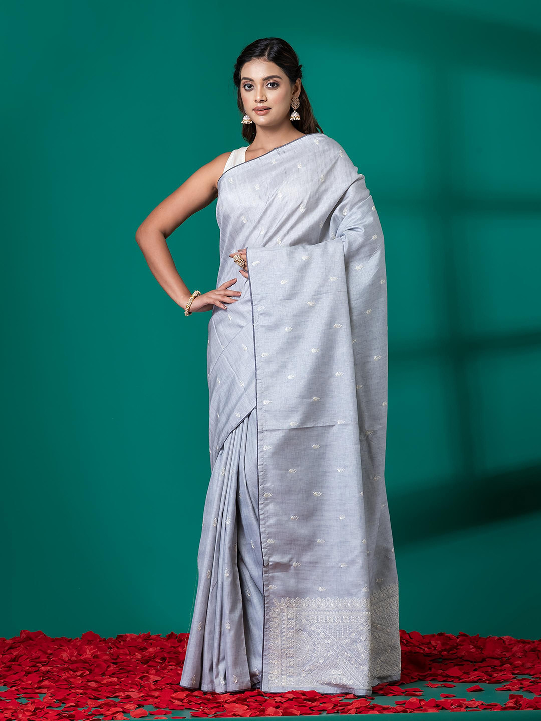 VIBHAVARI Ethnic Motifs Embroidered Saree