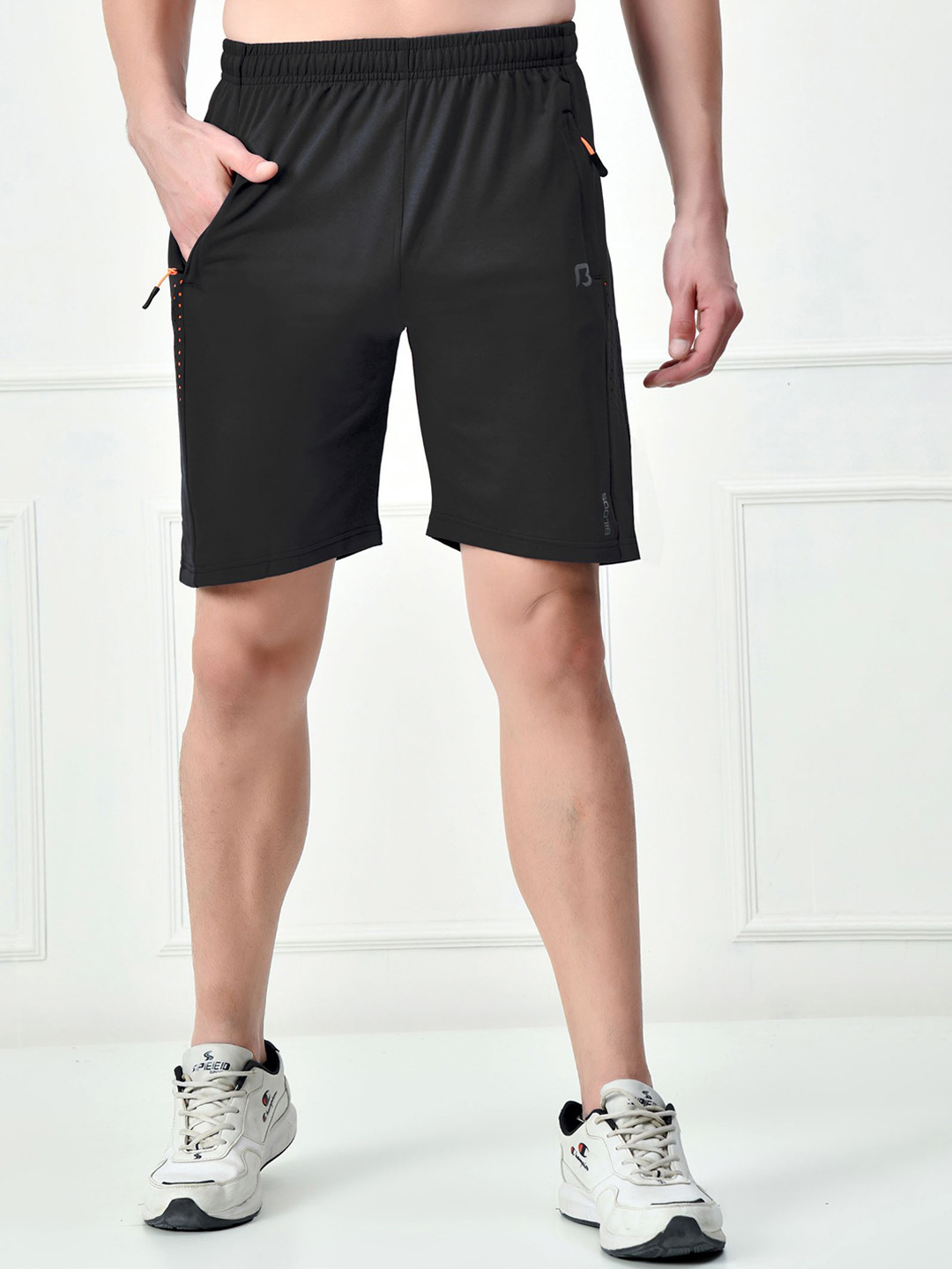 Bildos Men Solid Mid-Rise Shorts