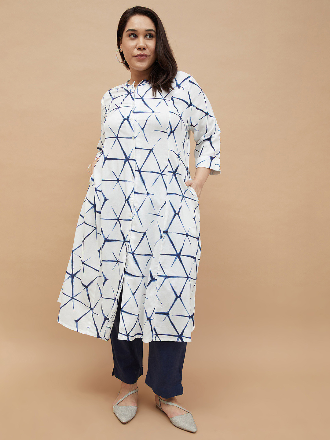 Moiree by Lifestyle Women Geometric Printed Flared Sleeves Sequinned Pathani Kurta