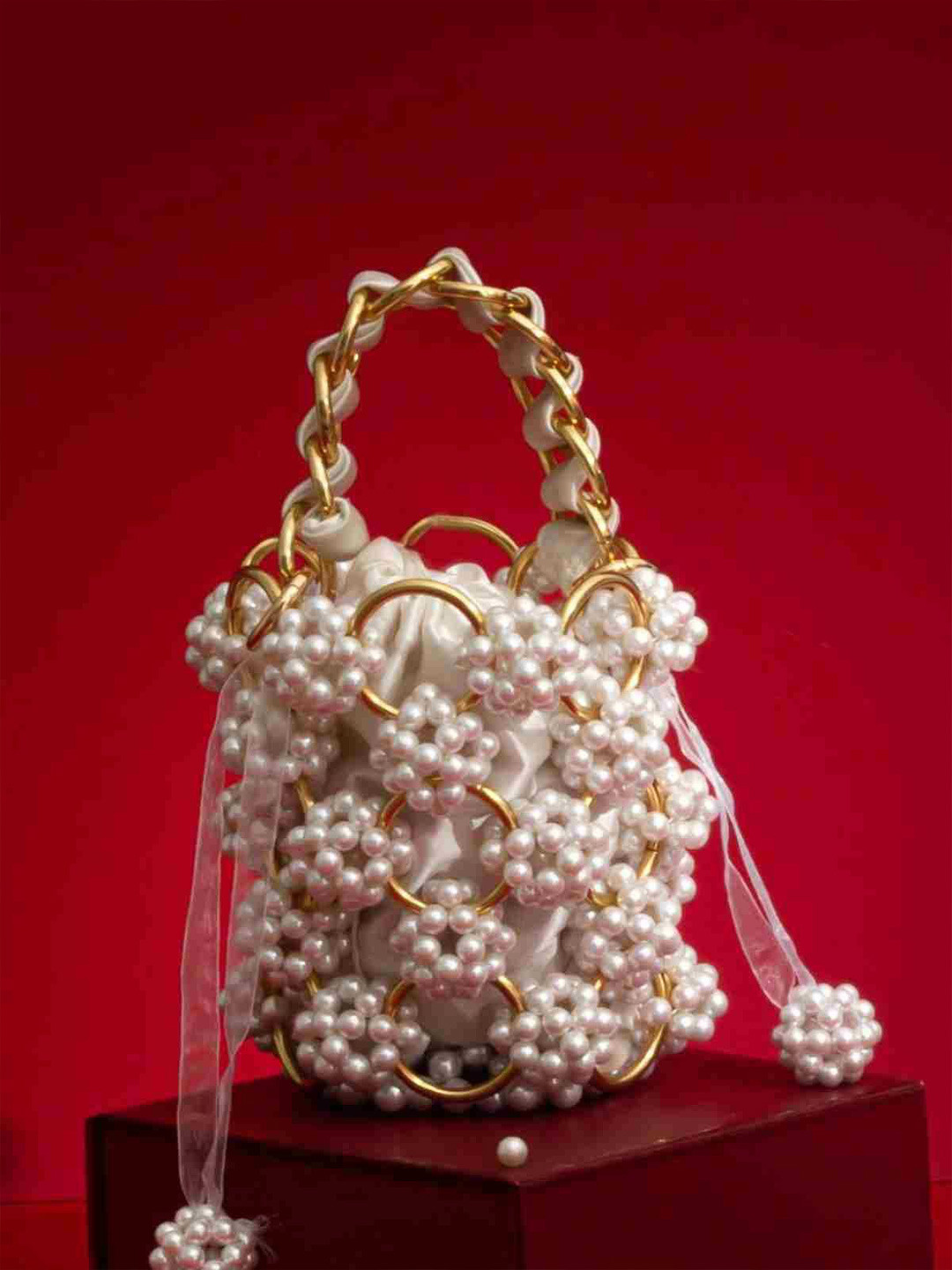 AMYRA Bucket Handheld Pearl Gold Ring Bag