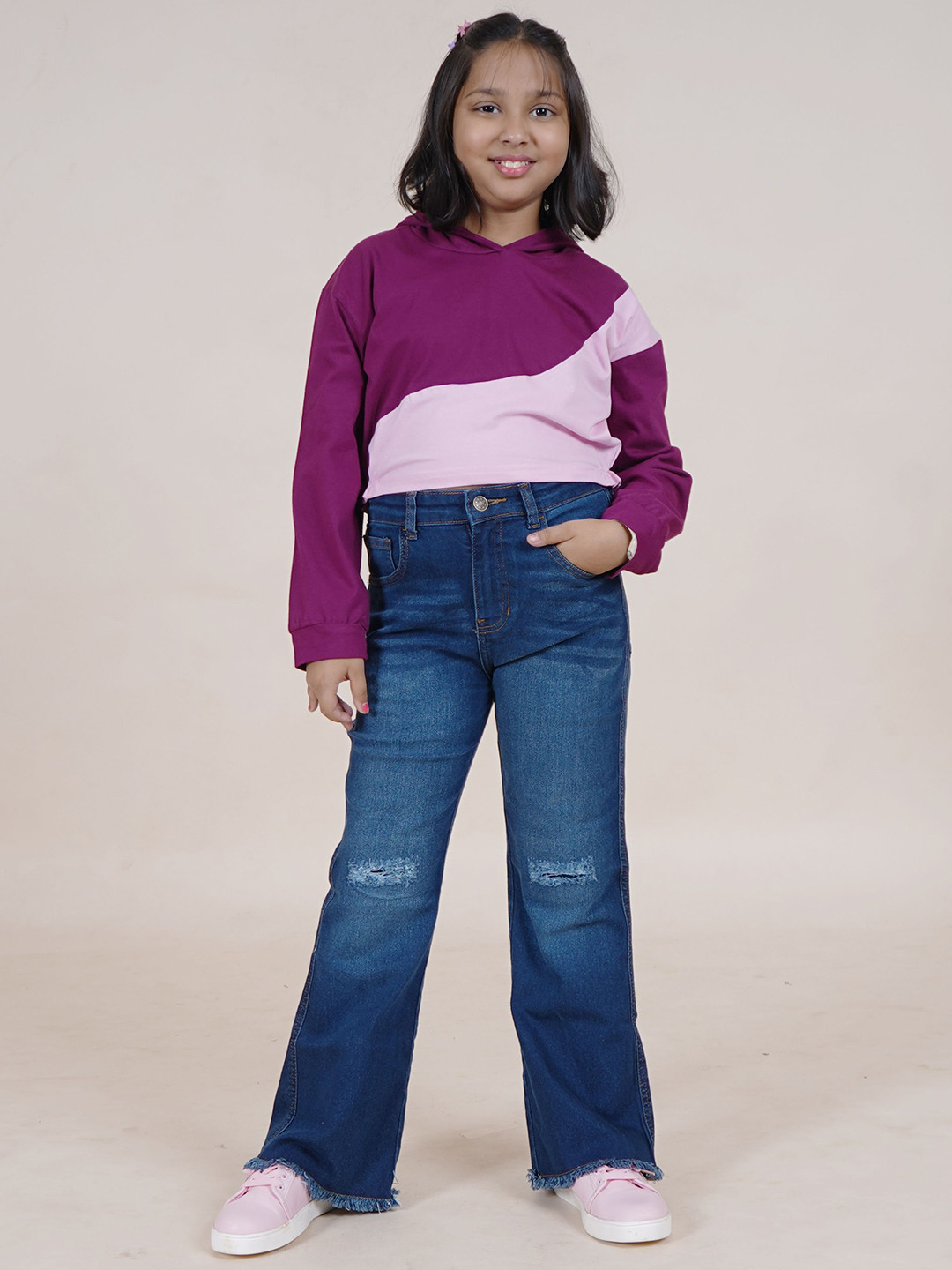 KiddoPanti Girls Hooded Pure Cotton T-shirt & Flared  Jeans