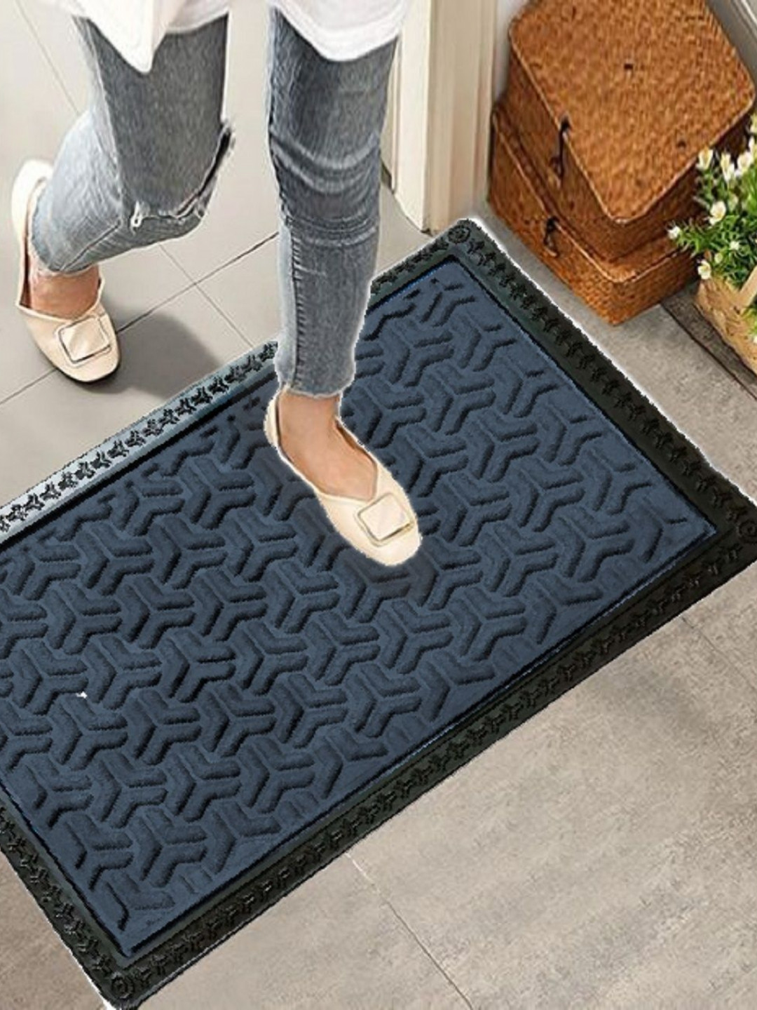 AaHo Decor Grey & Black Anti-Skid Doormat