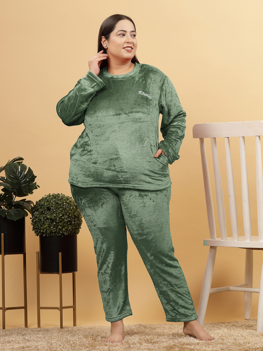 KLOTTHE Women Green Solid Plus Size Woolen Night Suit