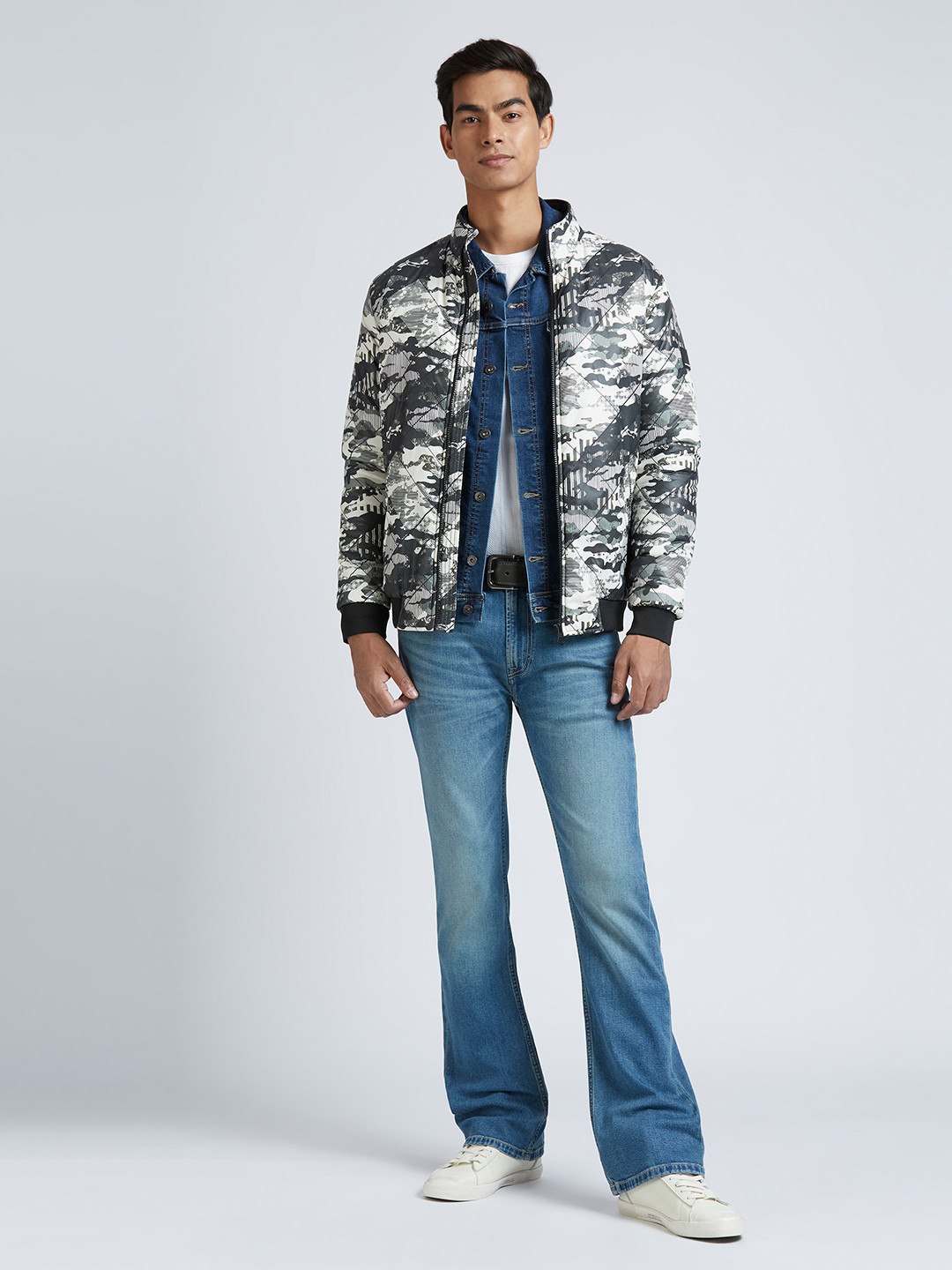 Pepe Jeans Men Clean Look Light Fade Stretchable Bootcut Jeans