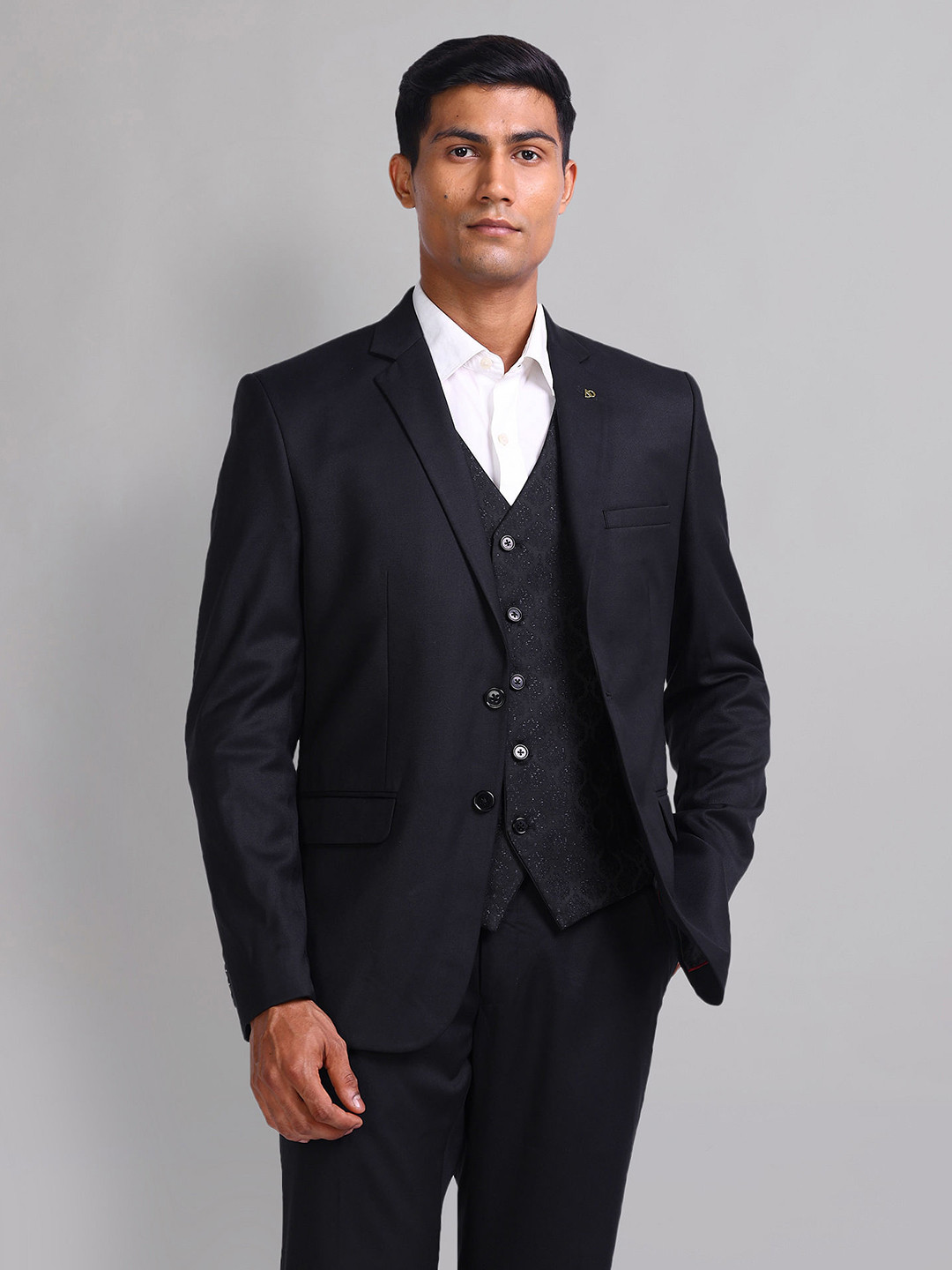 AD By Arvind Man Solid Lapel Collar Tailored Fit Single-Breasted Three Piece Formal Suit