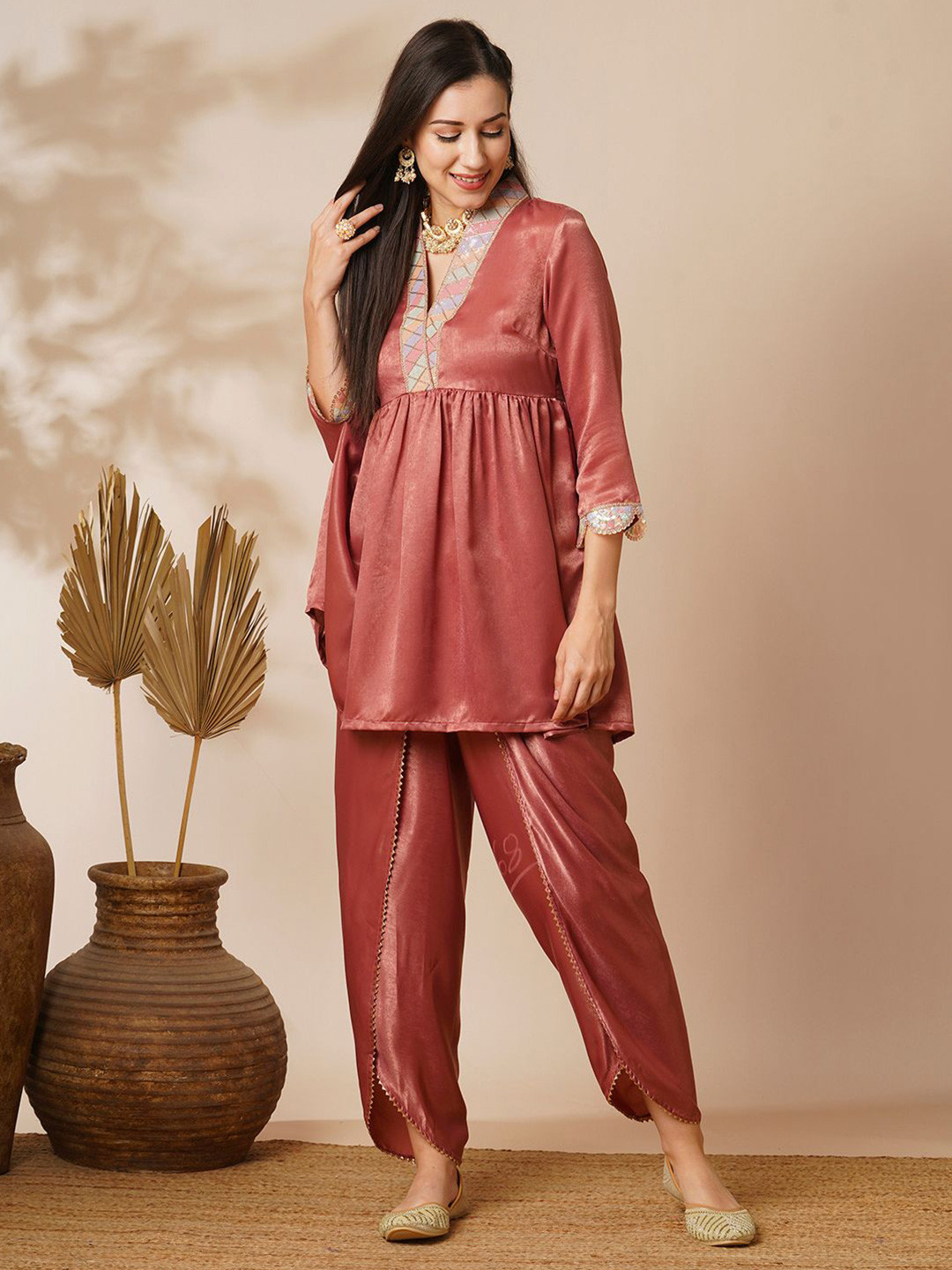 Globus Pink V-Neck Scalloped Sleeves Velvet Tunic & Dhoti