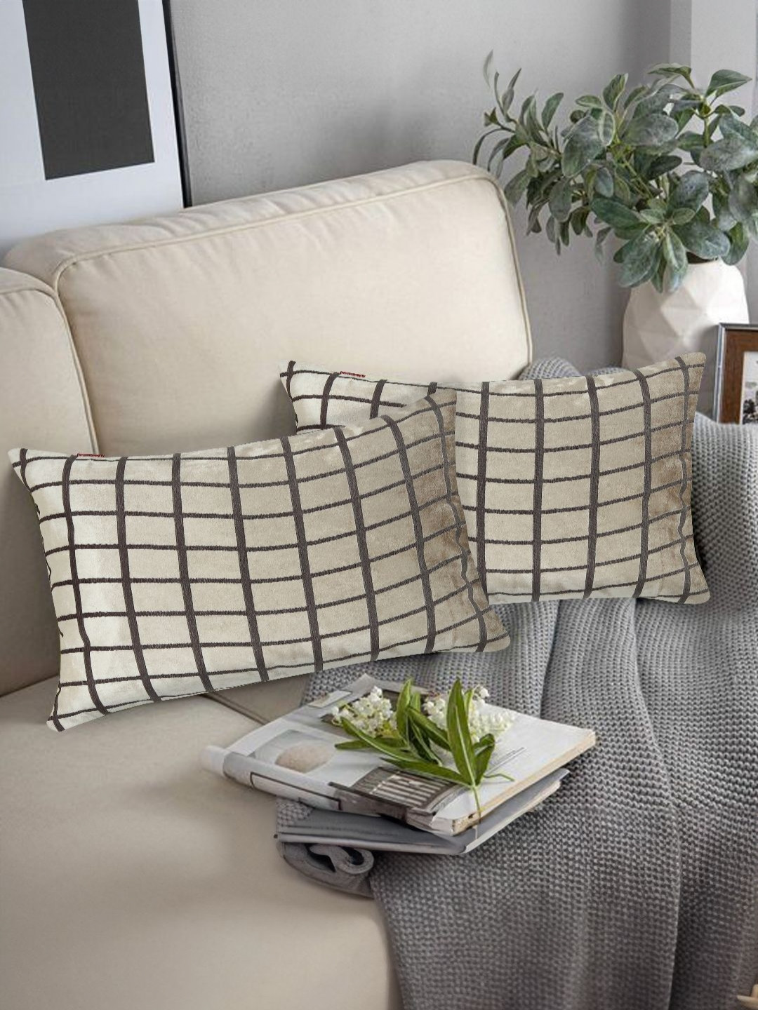 Tesmare Geometric Brown Checked Velvet Durable 2 Piece Rectangle Cushion Covers -12x20In
