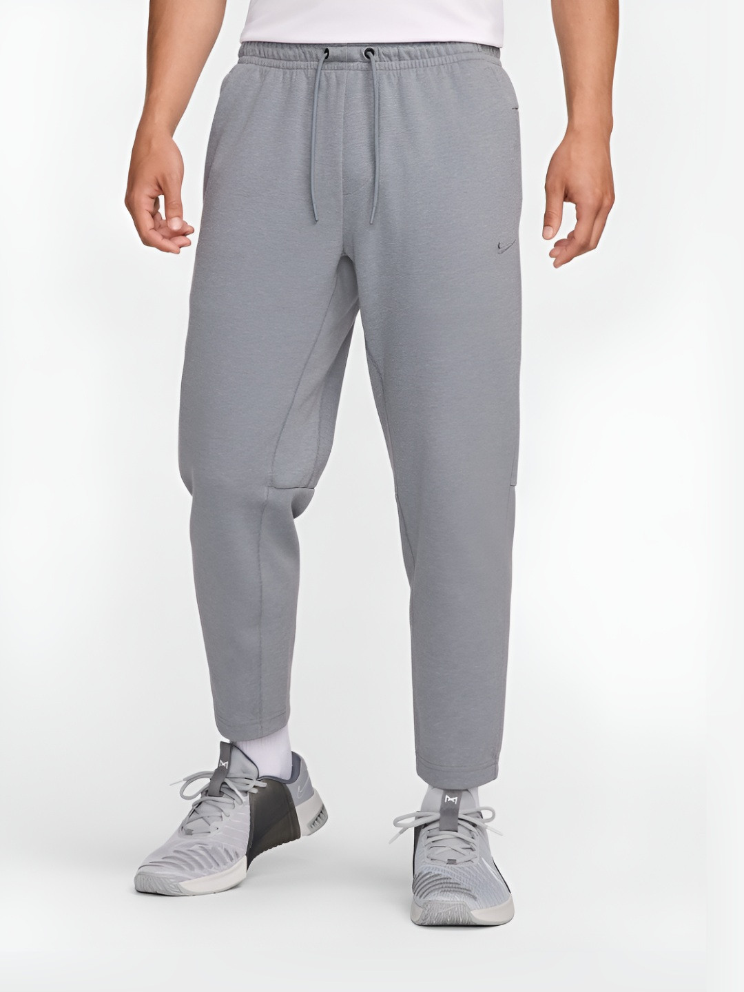 Nike Men Primary Dri-FIT UV Tapered Versatile Track Pant