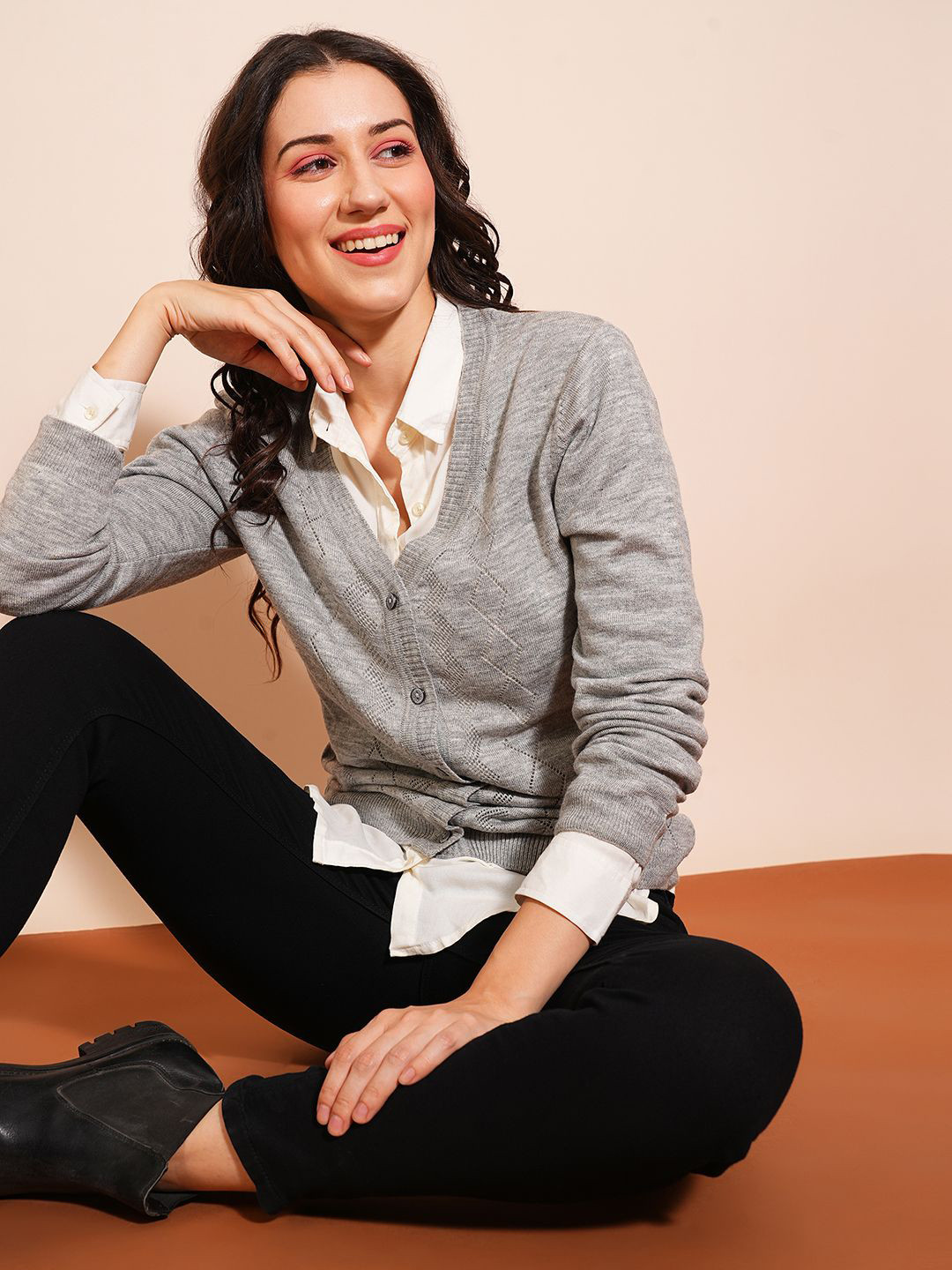 Globus Women Solid V-Neck Cardigan Sweater