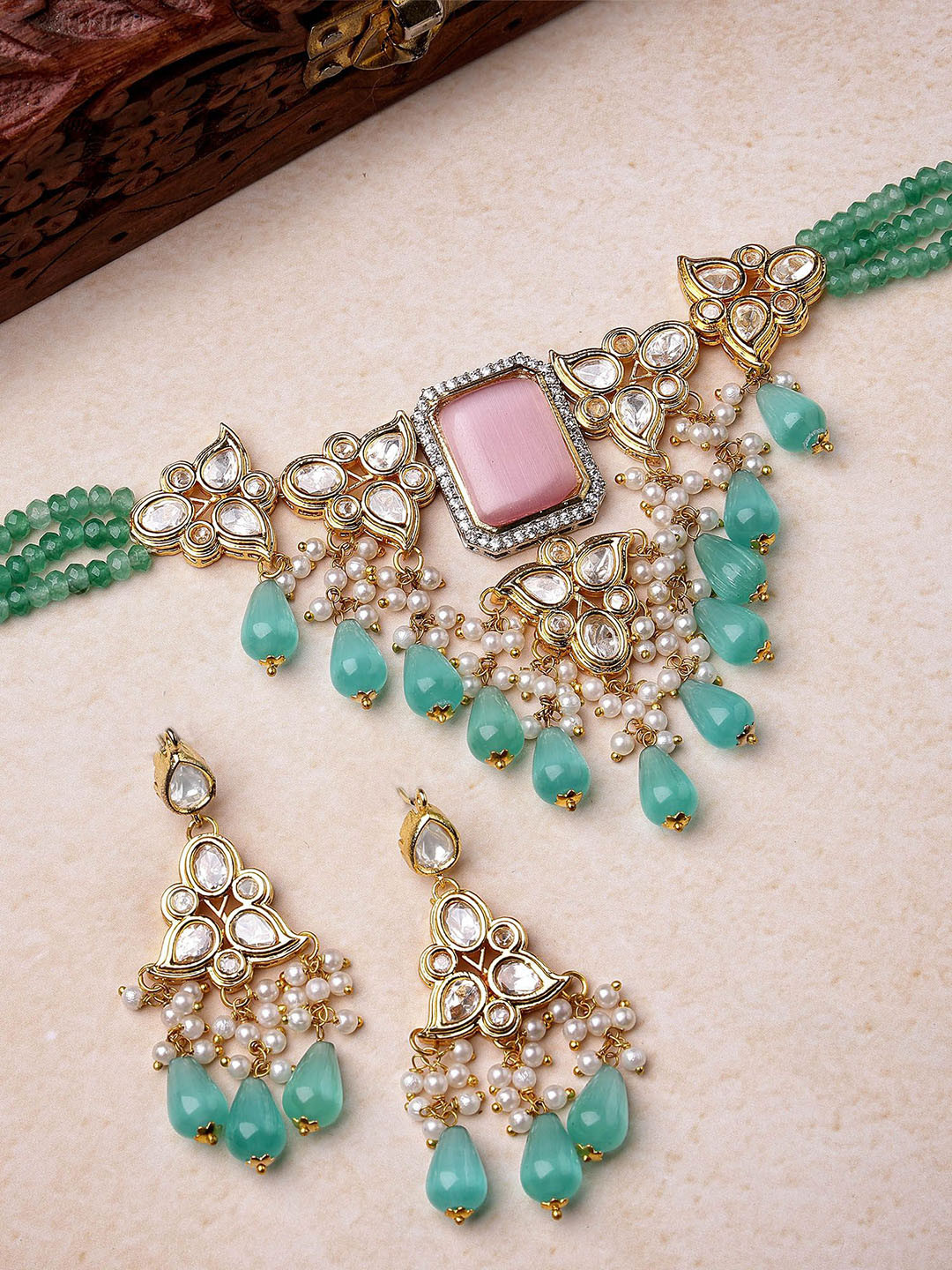 KARATCART Gold-Plated Polki Kundan-Studded & Beaded Crystal Choker Jewellery Set