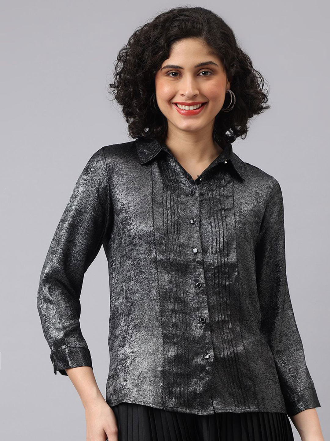 Latin Quarters Women Relaxed Spread Collar Faded Casual Shirt