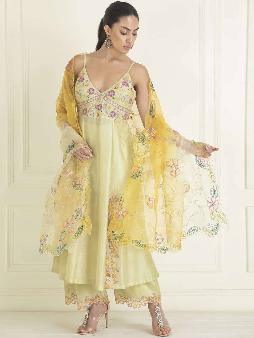PRIYANKA JAIN Floral Embroidered Sleeveless Pure Cotton Kurta With Palazzo With Dupatta