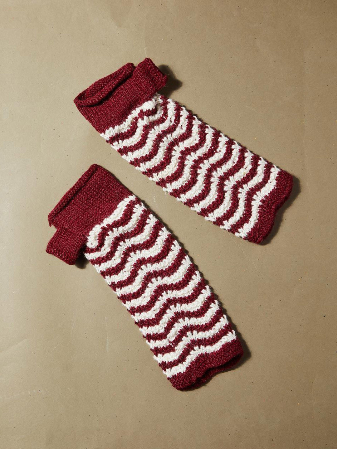 Fabindia Women Patterned Acrylic Fingerless Gloves