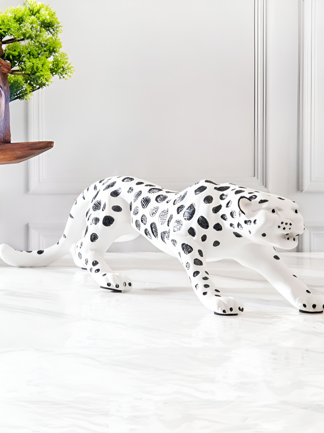 SMOKEY COCKTAIL Dotted Panther White Polyresin Matte Living Room Large Showpiece - 4.7 Inches