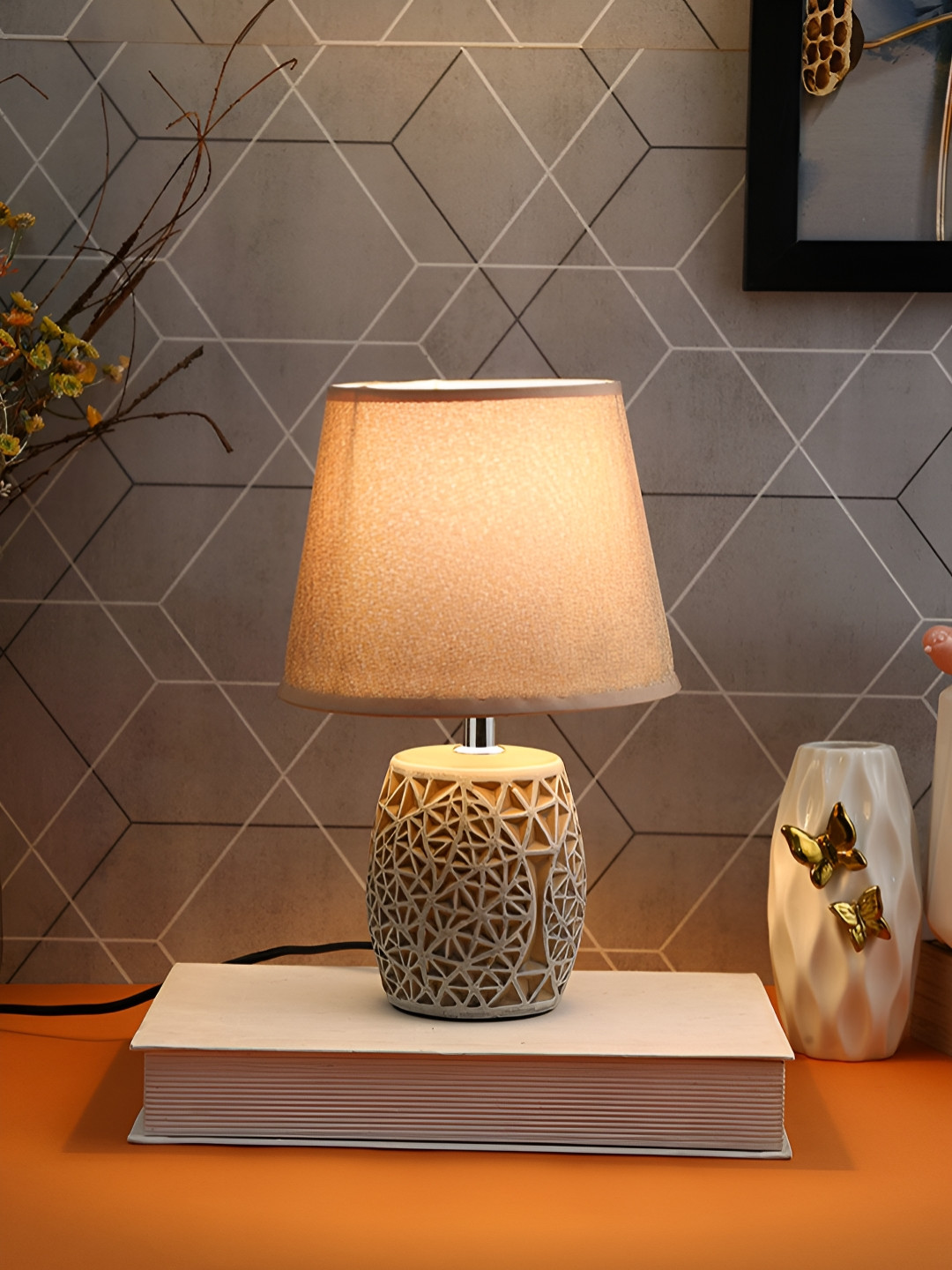 TAYHAA Cream Ceramic Contemporary Frusturical Shaped Table Lamp