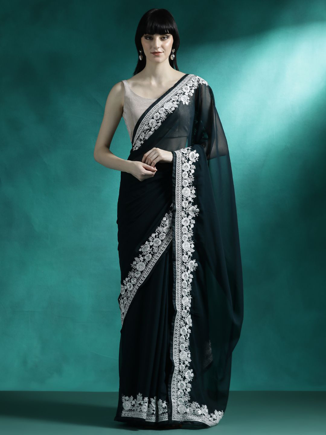 Sangria Solid Saree With Blouse Piece