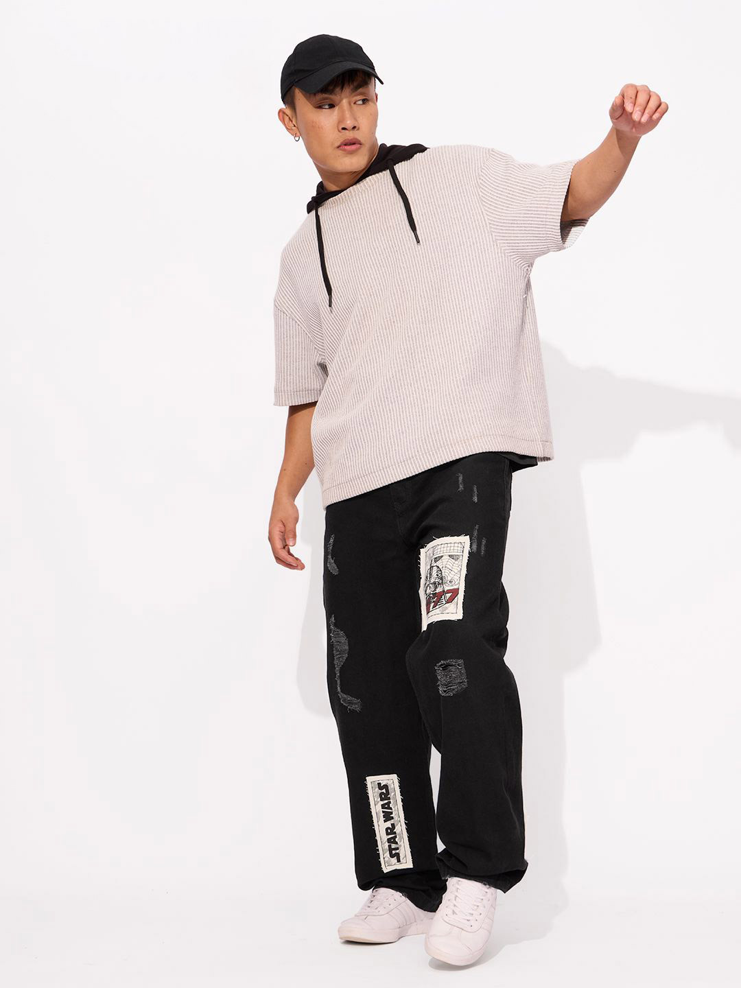 The Souled Store Men Baggy Fit Mid Rise Star Wars Regular Stretchable Jeans