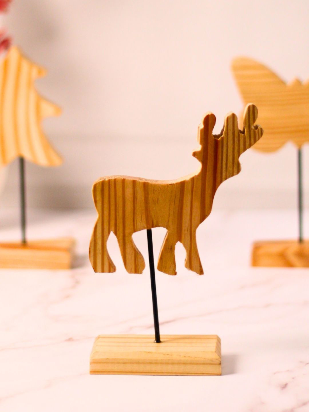 WEAVING HOMES Bown Wooden Reindeer Stand Festive Decor