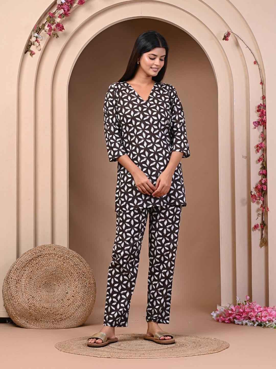 Futra Gabha Women Floral Printed Nightdress