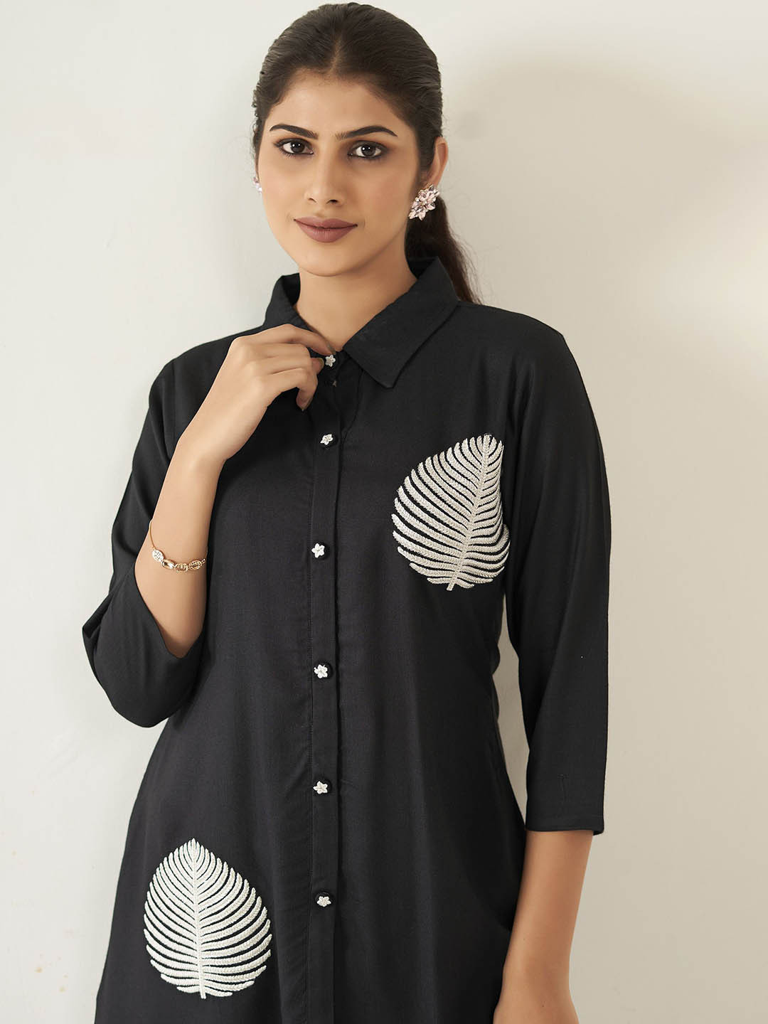 Anouk Black Embroidered Thread Work Shirt Collar Liva Kurta
