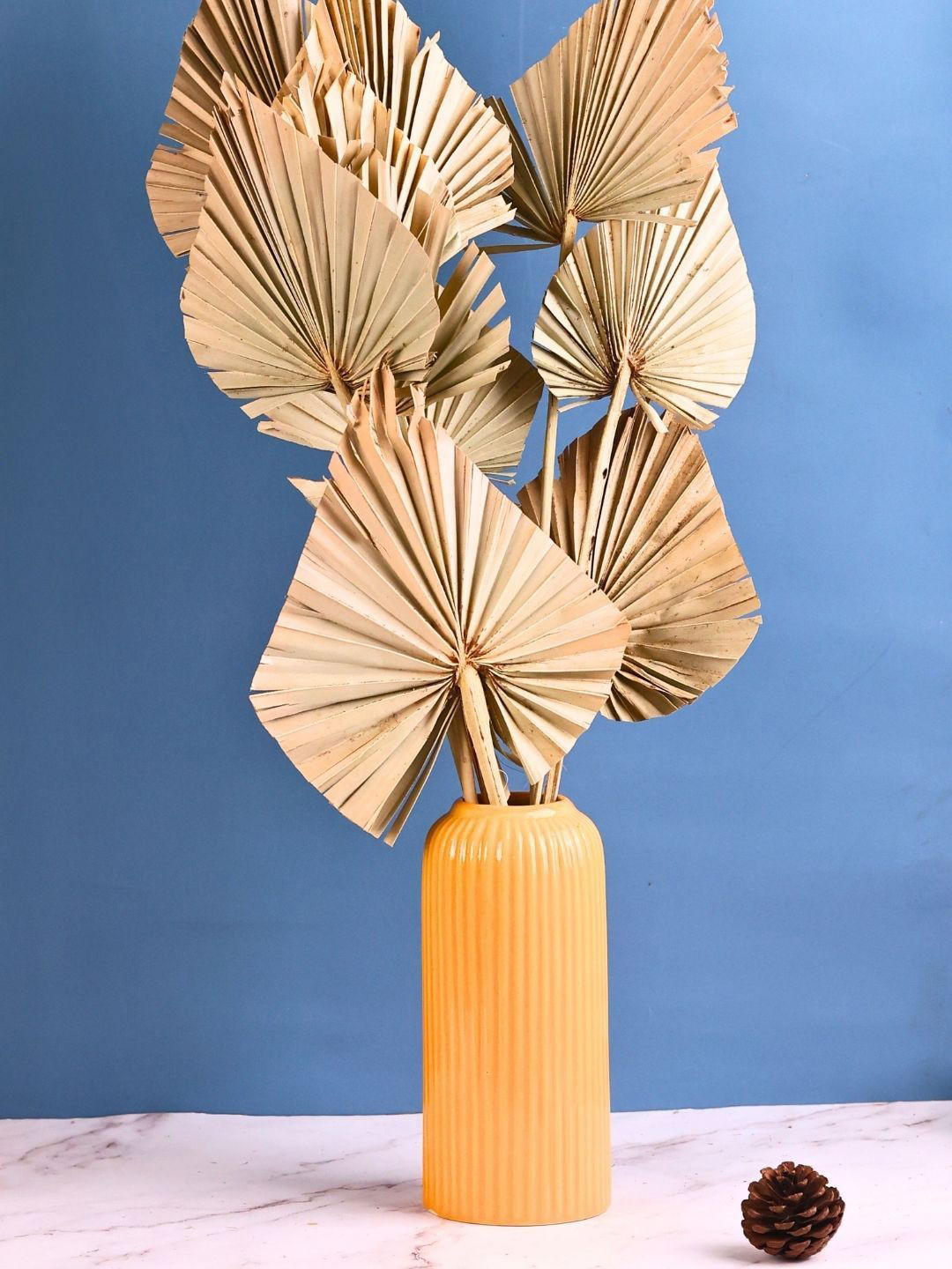 WEAVING HOMES Gold Toned Bunch of Dried Small Palm