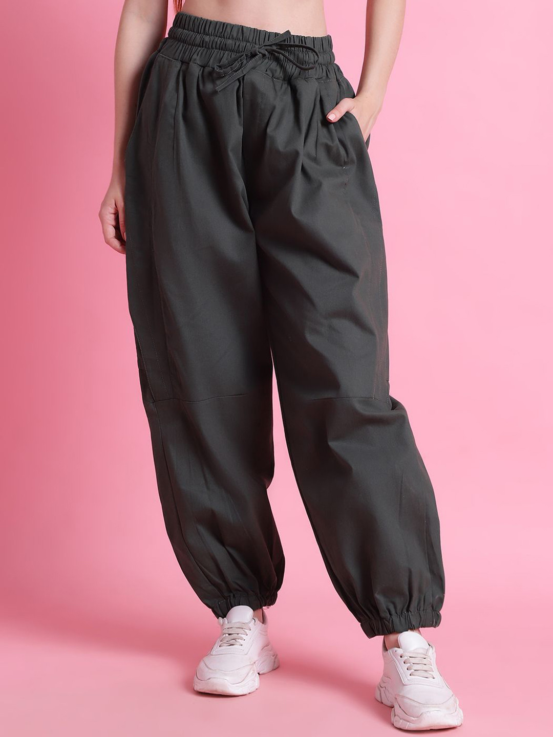TAG 7 Women Relaxed Loose Fit High-Rise Cargos Trousers