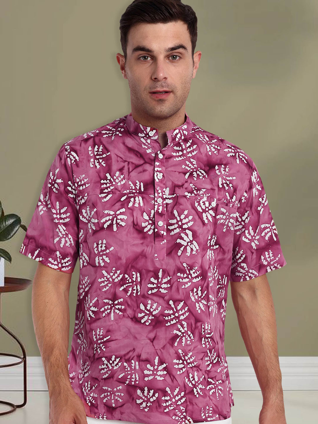 Tesmare Floral Batik Dyed Mandarin Collar Pure Cotton Short Kurta