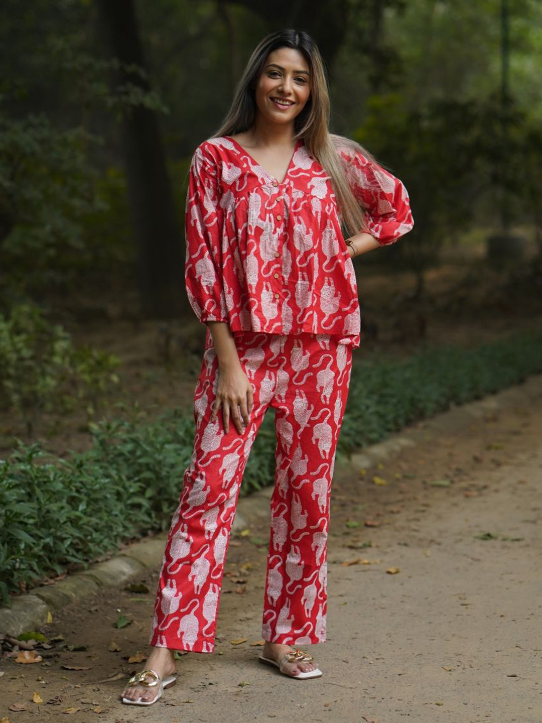 The Quince Life Women Conversational Printed V-Neck Cotton Top