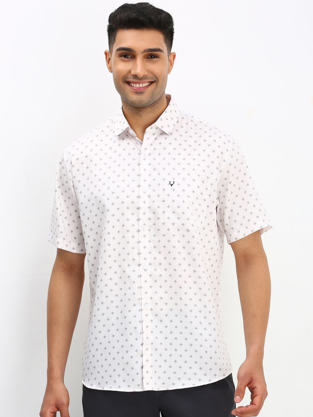 Allen Solly Men Spread Collar Conversational Printed Cotton Slim Fit Casual Shirt