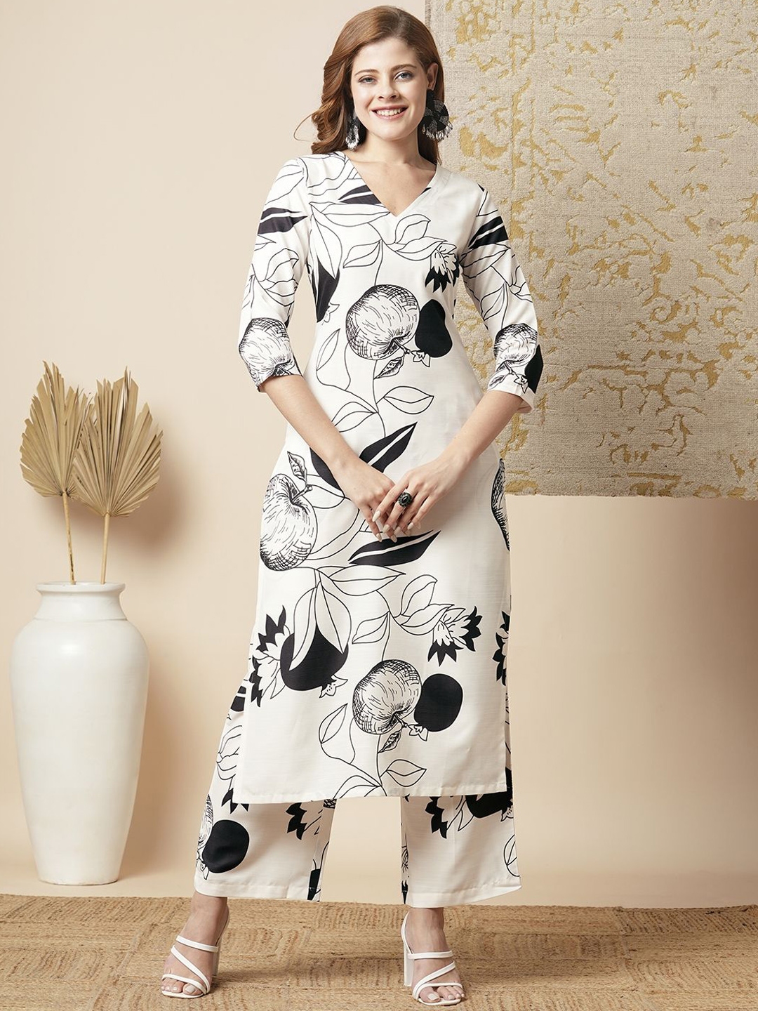 GoSriKi Floral Printed Straight Kurta With Palazzo - Kurta Sets for Women 30868500 | Myntra