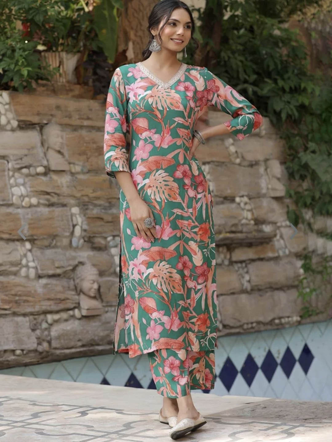 TRAHIMAM Floral Printed V-Neck Regular Kurta With Trousers