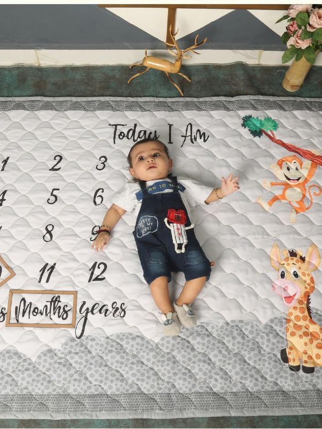 NEW COMERS Grey & White Contemporary Monthly Photoshoot 210 GSM Single Bed Quilt