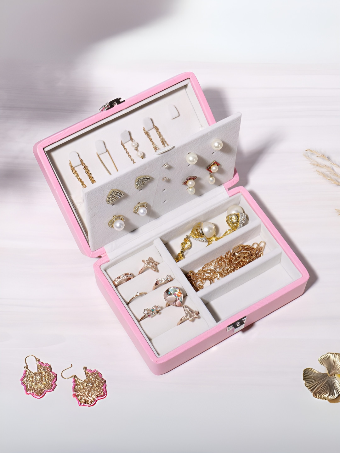 La Trove Women Pink Oval Leather Jewellery Organizer Box for Wardrobe Closet