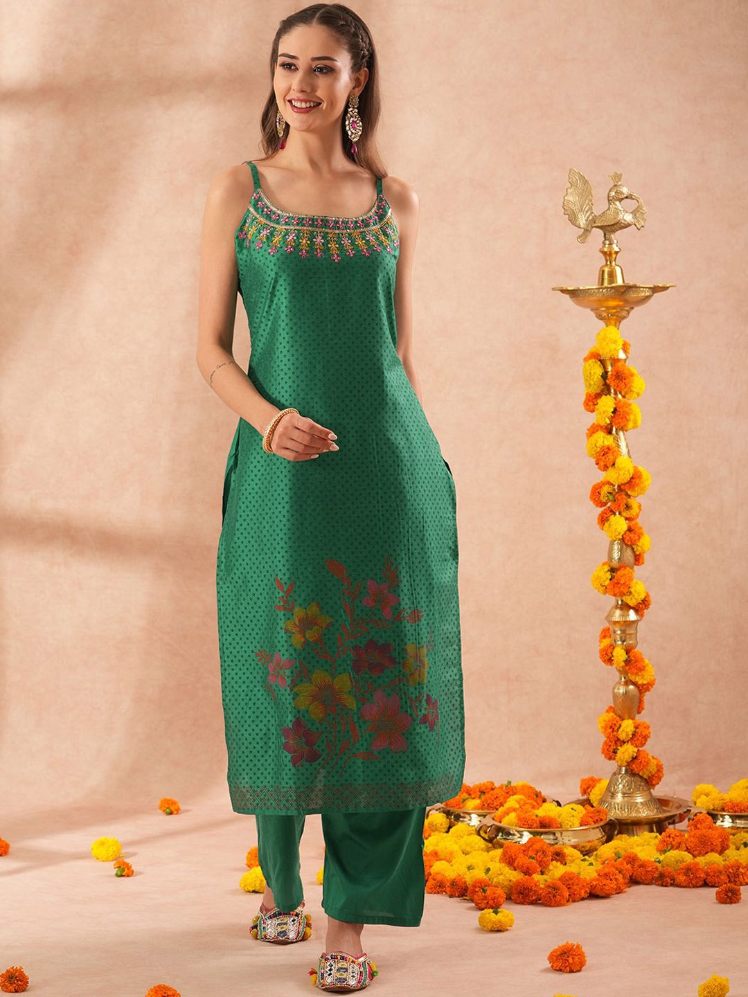 FASHOR Green Floral Printed Sequinned Straight Kurta With Trouser - Kurta Sets for Women 30867909 | Myntra